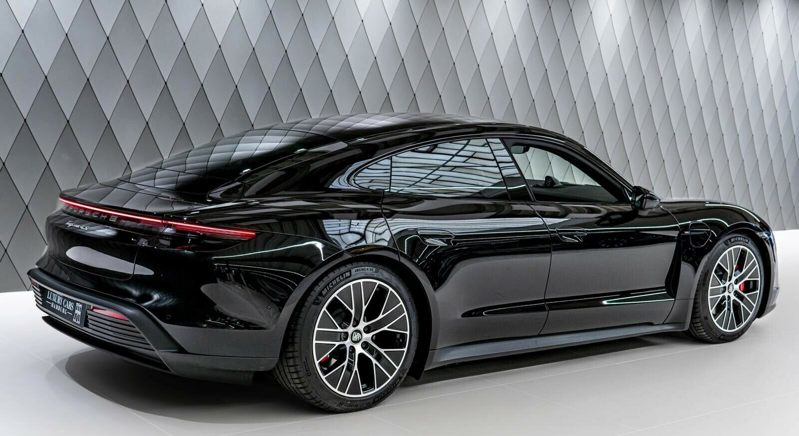 Porsche Taycan 4S photo 1