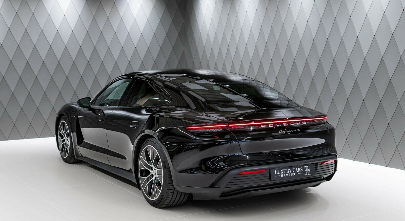 Porsche Taycan 4S photo 2