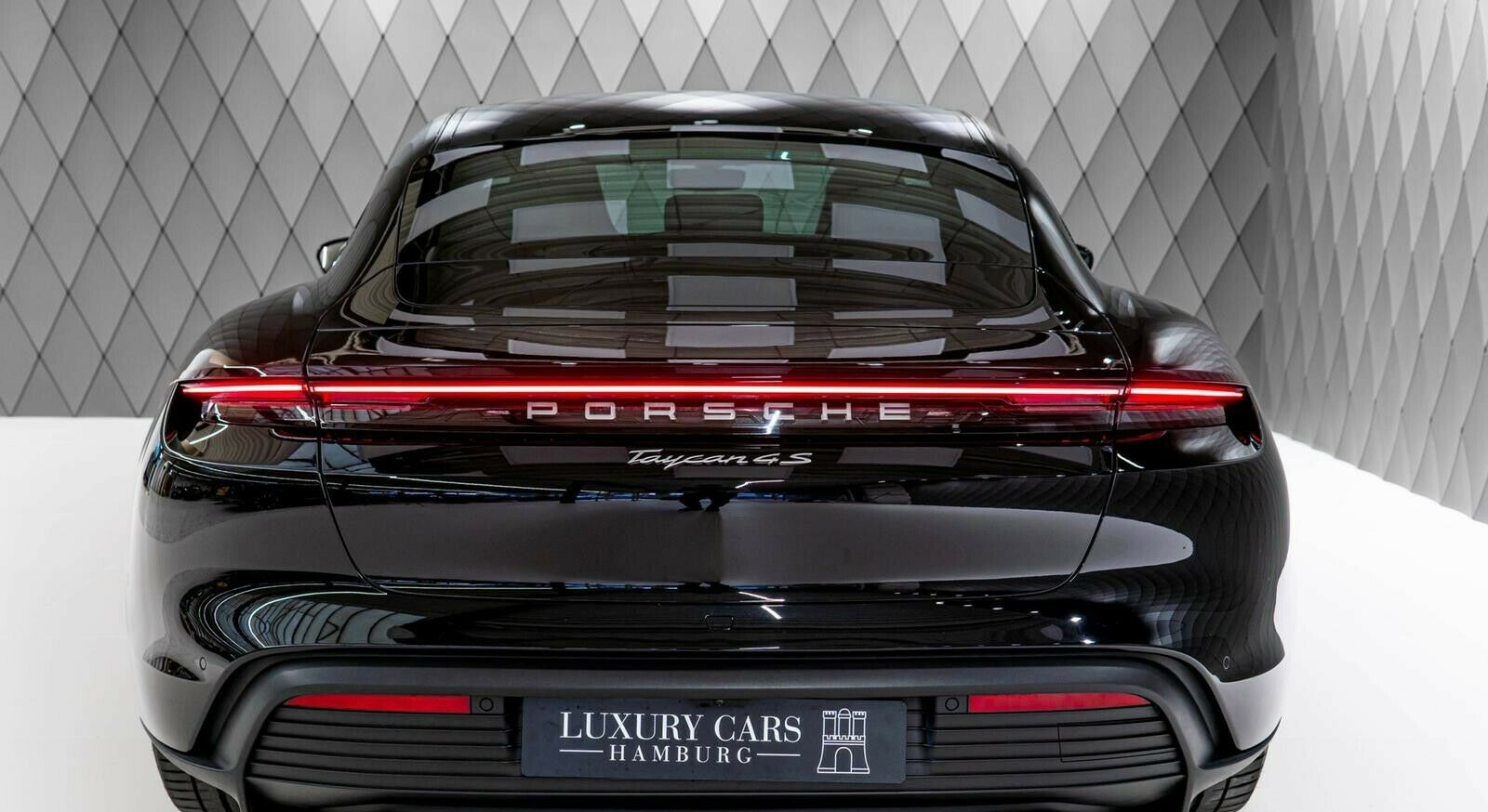 Porsche Taycan 4S photo 3