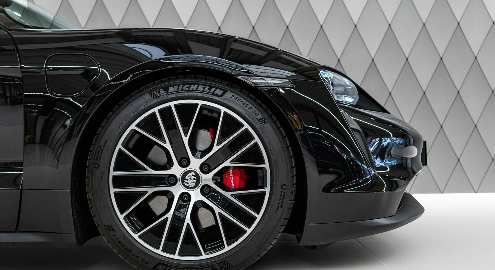 Porsche Taycan 4S photo 5