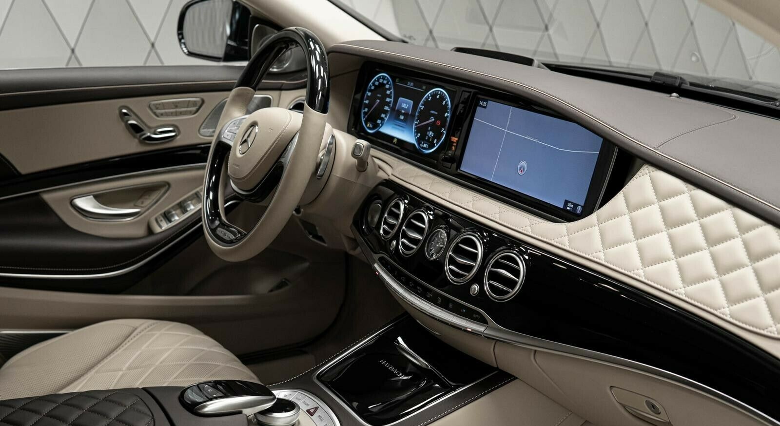 Mercedes-Benz S 600 Maybach Pullman photo 4